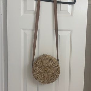 Straw round purse